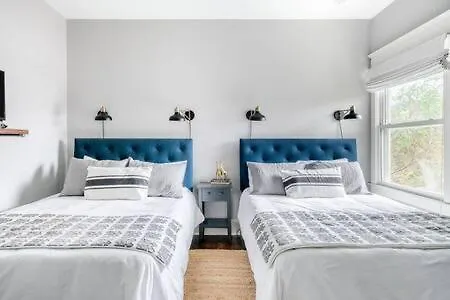 Holiday home Spacious Dog Friendly 3 Bedroom Townhome, Grill, Patio 3 Blocks To Grocer, 5 Mins To 5 Points, 15 Mins To Broadway, 24 Hour Hospitality Team, Perfect For Families Nashville