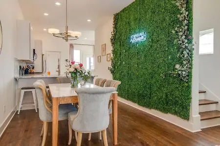 Luxury Hillsboro Village Rooftop Retreat Sleep 12 W Chef S Kitchen Smart Tvs & Garage Walk To Vanderbilt Pancake Pantry & Boutique Shopping Minutes To Broadway 12 South & The Parthenon 24 7 Hospitality Nashville