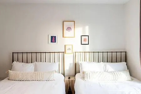 Hillsboro Village Retreat Garage Rooftop Deck Sleeps 12 Sophisticated Open Living & Gourmet Kitchen Smart Tvs Pet-friendly W Private Garage Walk To Vanderbilt Minutes To 12 South & Broadway 24 7 Hospitality Holiday home Nashville