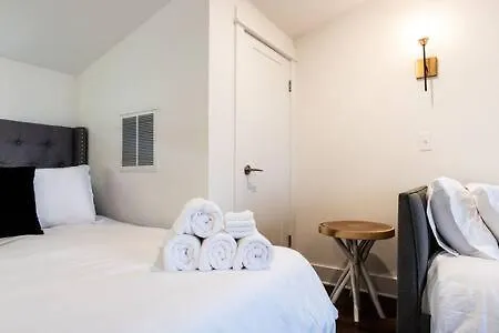 Hillsboro Village Retreat Garage Rooftop Deck Sleeps 12 Sophisticated Open Living & Gourmet Kitchen Smart Tvs Pet-friendly W Private Garage Walk To Vanderbilt Minutes To 12 South & Broadway 24 7 Hospitality *