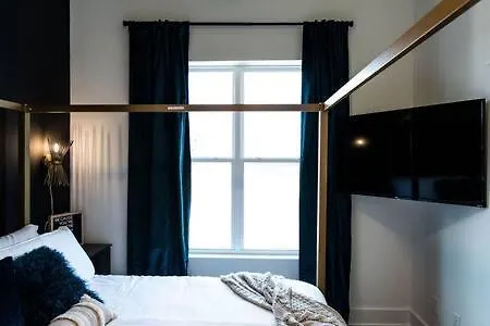 Holiday home Hillsboro Village Retreat Garage Rooftop Deck Sleeps 12 Sophisticated Open Living & Gourmet Kitchen Smart Tvs Pet-friendly W Private Garage Walk To Vanderbilt Minutes To 12 South & Broadway 24 7 Hospitality *