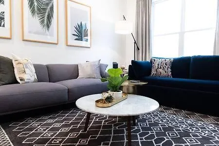 Holiday home Hillsboro Village Retreat Garage Rooftop Deck Sleeps 12 Sophisticated Open Living & Gourmet Kitchen Smart Tvs Pet-friendly W Private Garage Walk To Vanderbilt Minutes To 12 South & Broadway 24 7 Hospitality *