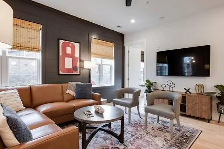 Chic Vandy With Garage - 3 Miles To Broadway Holiday home