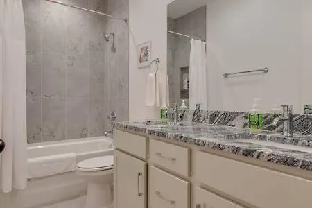 Holiday home Gem - Walk To Bars, Garage, Smart Tvs Nashville