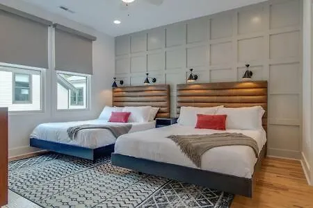 Holiday home Gem - Walk To Bars, Garage, Smart Tvs
