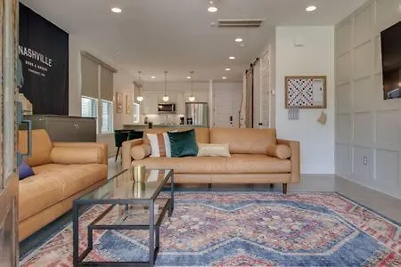 Gem - Walk To Bars, Garage, Smart Tvs *