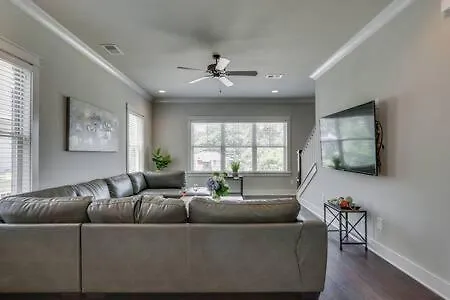 Elegant 4 King Belmont Retreat With 2 Living Walk To Belmont And Vanderbilt Near 12th South Music Row & The Gulch 2 Miles To Broadway Large Dining Table Smart Tvs Parking 24 Hr Hospitality * Nashville