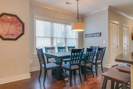 Holiday home Modern 3 King Belmont Retreat With 2 Living Walk To Belmont & Vanderbilt Near Music Row The Gulch & 12th South 2 Miles To Broadway Large Dining Table Smart Tvs Parking 24 Hr Hospitality *