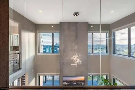 Skyline View Mansion, Hot Tub, Close To Downtown, Less Than 10 Mins To 5 Points And Broadway, 3 Spacious Suites, Workspace, Garage Spaces And Ample Parking, 24 Hr Hospitality *