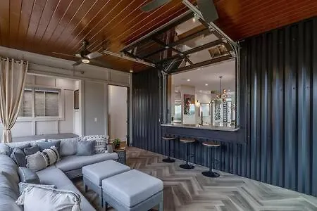 Skyline View Mansion, Hot Tub, Close To Downtown, Less Than 10 Mins To 5 Points And Broadway, 3 Spacious Suites, Workspace, Garage Spaces And Ample Parking, 24 Hr Hospitality Holiday home *