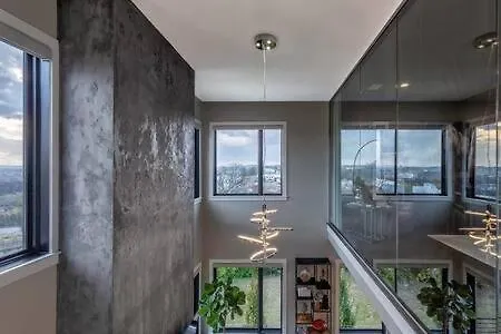Holiday home Skyline View Mansion, Hot Tub, Close To Downtown, Less Than 10 Mins To 5 Points And Broadway, 3 Spacious Suites, Workspace, Garage Spaces And Ample Parking, 24 Hr Hospitality Nashville