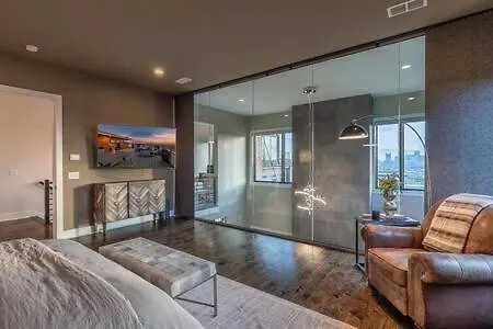 Skyline View Mansion, Hot Tub, Close To Downtown, Less Than 10 Mins To 5 Points And Broadway, 3 Spacious Suites, Workspace, Garage Spaces And Ample Parking, 24 Hr Hospitality *