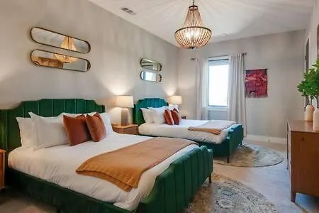 Holiday home Skyline View Mansion, Hot Tub, Close To Downtown, Less Than 10 Mins To 5 Points And Broadway, 3 Spacious Suites, Workspace, Garage Spaces And Ample Parking, 24 Hr Hospitality Nashville