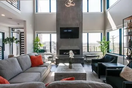 Skyline View Mansion, Hot Tub, Close To Downtown, Less Than 10 Mins To 5 Points And Broadway, 3 Spacious Suites, Workspace, Garage Spaces And Ample Parking, 24 Hr Hospitality * Nashville