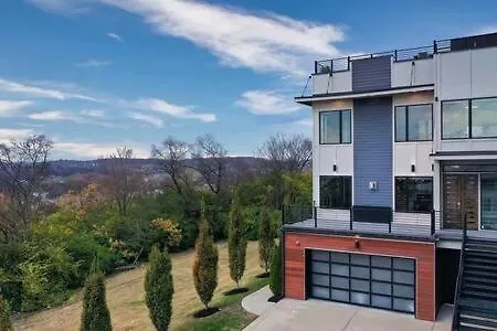 Skyline View Mansion, Hot Tub, Close To Downtown, Less Than 10 Mins To 5 Points And Broadway, 3 Spacious Suites, Workspace, Garage Spaces And Ample Parking, 24 Hr Hospitality * Nashville