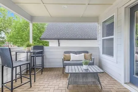 The Brooks House - 6 Mins To Broadway, Firepit Holiday home Nashville