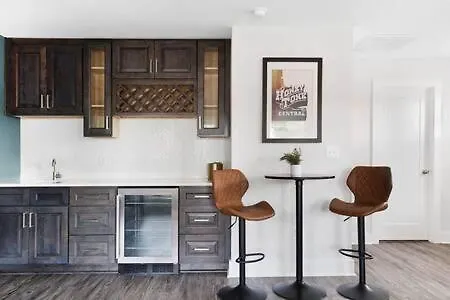 The Brooks House - 6 Mins To Broadway, Firepit *