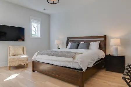 Roomy 1-level Near Vanderbilt With Parking, 1 Story, Secure Parking, Patio 3 Miles To Broadway Holiday home *