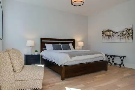 Roomy 1-level Near Vanderbilt With Parking, 1 Story, Secure Parking, Patio 3 Miles To Broadway * Nashville