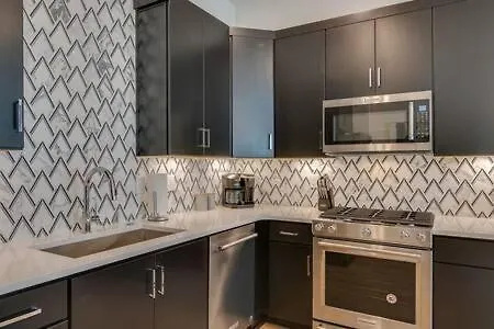 Roomy 1-level Near Vanderbilt With Parking, 1 Story, Secure Parking, Patio 3 Miles To Broadway * Nashville