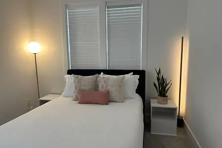 Hall House - Stunning With Beautiful Rooftop! *