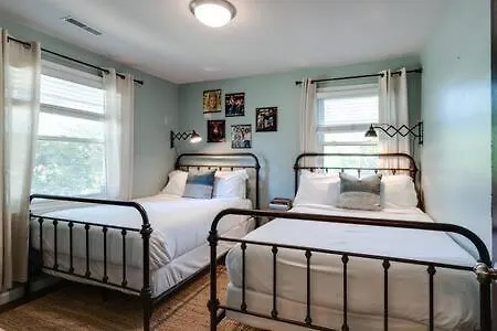 1-story Home, Fenced Yard, Grill, Firepit, Parking, Sleeps 10, Pet-friendly, Smart Tvs, 10 Mins To Nissan Stadium & Five Points, Cozy Bedrooms, Outdoor Fun, Perfect For Families & Groups * Nashville