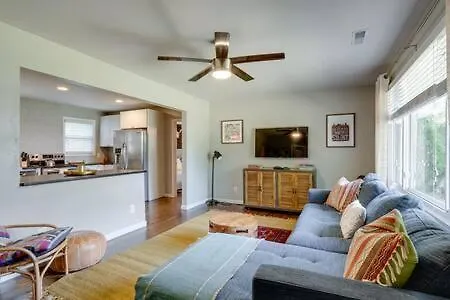 1-story Home, Fenced Yard, Grill, Firepit, Parking, Sleeps 10, Pet-friendly, Smart Tvs, 10 Mins To Nissan Stadium & Five Points, Cozy Bedrooms, Outdoor Fun, Perfect For Families & Groups Holiday home *