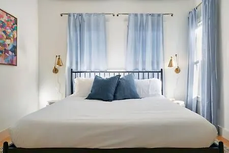 Chic 4br With Fenced Yard Walk To Dining Parking 5 Mins To Nissan Stadium Less Than 2 Miles To Broadway Workspace Parking 24 Hr Hospitality Great For Families *