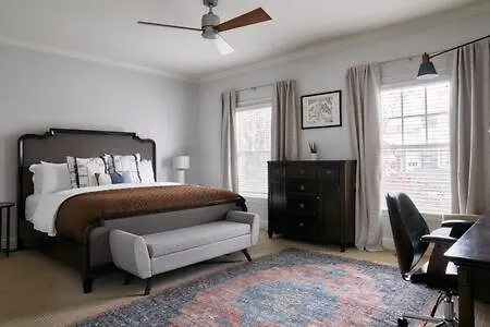 Holiday home Modern Next To Vanderbilt Campus With Parking, Screened Porch & Workspace, Walk To Hillsboro Village, Fido & Pancake Pantry, Minutes To Music Row, 12 South & Broadway, Perfect For Families, Friends & Visits *
