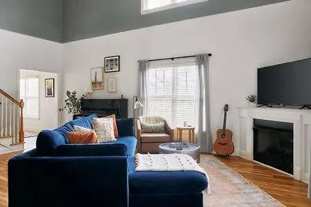 Holiday home Modern Next To Vanderbilt Campus With Parking, Screened Porch & Workspace, Walk To Hillsboro Village, Fido & Pancake Pantry, Minutes To Music Row, 12 South & Broadway, Perfect For Families, Friends & Visits