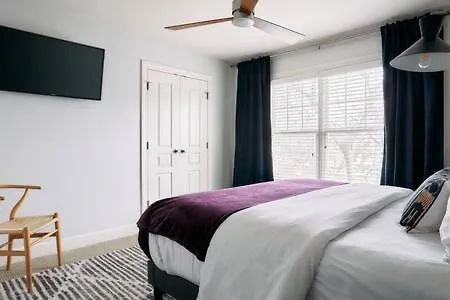 Modern Next To Vanderbilt Campus With Parking, Screened Porch & Workspace, Walk To Hillsboro Village, Fido & Pancake Pantry, Minutes To Music Row, 12 South & Broadway, Perfect For Families, Friends & Visits
