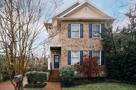 Holiday home Modern Next To Vanderbilt Campus With Parking, Screened Porch & Workspace, Walk To Hillsboro Village, Fido & Pancake Pantry, Minutes To Music Row, 12 South & Broadway, Perfect For Families, Friends & Visits