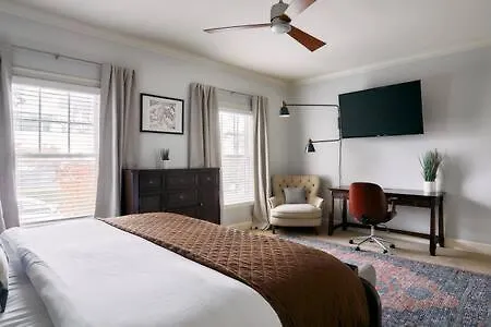 Modern Next To Vanderbilt Campus With Parking, Screened Porch & Workspace, Walk To Hillsboro Village, Fido & Pancake Pantry, Minutes To Music Row, 12 South & Broadway, Perfect For Families, Friends & Visits Nashville
