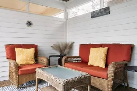 Holiday home Modern Next To Vanderbilt Campus With Parking, Screened Porch & Workspace, Walk To Hillsboro Village, Fido & Pancake Pantry, Minutes To Music Row, 12 South & Broadway, Perfect For Families, Friends & Visits *