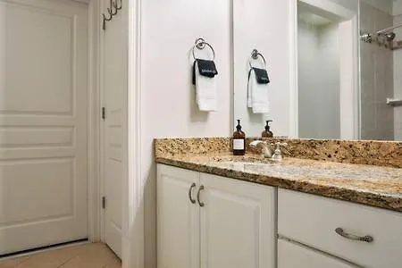 Modern Next To Vanderbilt Campus With Parking, Screened Porch & Workspace, Walk To Hillsboro Village, Fido & Pancake Pantry, Minutes To Music Row, 12 South & Broadway, Perfect For Families, Friends & Visits * Nashville