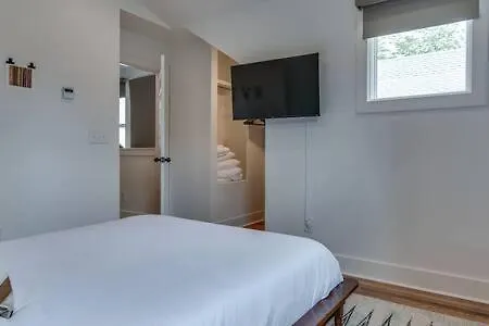 Stylish East Nash Townhouse, Walk To Favorite Eats, Cozy Den, Workspace, Smart Tvs And Fast Wifi, Full Kitchen, Garage And 24 Hr Hospitality, Near Mas Tacos, Rosepepper And Five Points, 10 Min To Broadway Holiday home