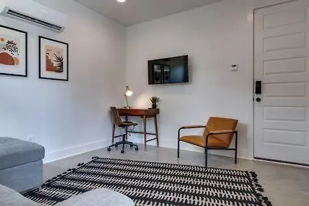 Stylish East Nash Townhouse, Walk To Favorite Eats, Cozy Den, Workspace, Smart Tvs And Fast Wifi, Full Kitchen, Garage And 24 Hr Hospitality, Near Mas Tacos, Rosepepper And Five Points, 10 Min To Broadway Nashville