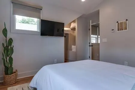 Modern East Townhome & Garage