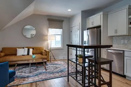 Modern East Townhome & Garage *