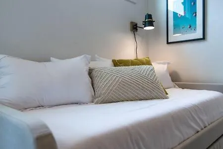 Modern East Retreat, Walk To Local Faves, Cozy Living Space, Smart Tvs & Fast Wifi, Full Kitchen, Garage & Workspace, Steps To Mas Tacos & Rosepepper, 10 Min To Broadway & Nissan Stadium, 24 Hr Hospitality * Nashville