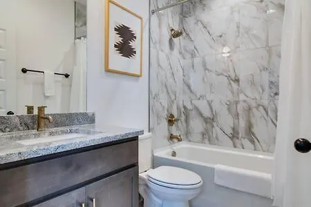 Modern East Retreat, Walk To Local Faves, Cozy Living Space, Smart Tvs & Fast Wifi, Full Kitchen, Garage & Workspace, Steps To Mas Tacos & Rosepepper, 10 Min To Broadway & Nissan Stadium, 24 Hr Hospitality Holiday home Nashville
