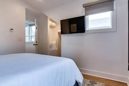 Modern East Retreat, Walk To Local Faves, Cozy Living Space, Smart Tvs & Fast Wifi, Full Kitchen, Garage & Workspace, Steps To Mas Tacos & Rosepepper, 10 Min To Broadway & Nissan Stadium, 24 Hr Hospitality *