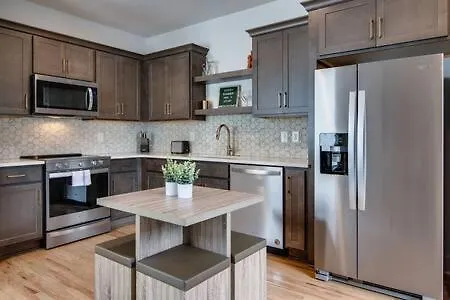 Modern East Retreat, Walk To Local Faves, Cozy Living Space, Smart Tvs & Fast Wifi, Full Kitchen, Garage & Workspace, Steps To Mas Tacos & Rosepepper, 10 Min To Broadway & Nissan Stadium, 24 Hr Hospitality