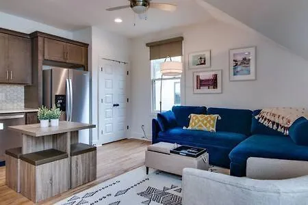Modern East Retreat, Walk To Local Faves, Cozy Living Space, Smart Tvs & Fast Wifi, Full Kitchen, Garage & Workspace, Steps To Mas Tacos & Rosepepper, 10 Min To Broadway & Nissan Stadium, 24 Hr Hospitality * Nashville