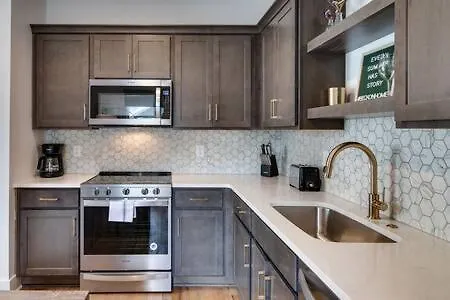 Modern East Retreat, Walk To Local Faves, Cozy Living Space, Smart Tvs & Fast Wifi, Full Kitchen, Garage & Workspace, Steps To Mas Tacos & Rosepepper, 10 Min To Broadway & Nissan Stadium, 24 Hr Hospitality Holiday home Nashville