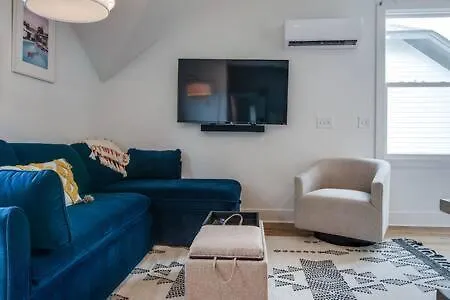 Modern East Retreat, Walk To Local Faves, Cozy Living Space, Smart Tvs & Fast Wifi, Full Kitchen, Garage & Workspace, Steps To Mas Tacos & Rosepepper, 10 Min To Broadway & Nissan Stadium, 24 Hr Hospitality Holiday home