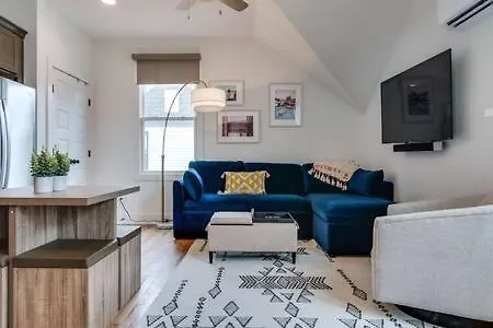 Holiday home Modern East Retreat, Walk To Local Faves, Cozy Living Space, Smart Tvs & Fast Wifi, Full Kitchen, Garage & Workspace, Steps To Mas Tacos & Rosepepper, 10 Min To Broadway & Nissan Stadium, 24 Hr Hospitality *