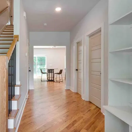 Luxurious In The Heart Of Downtown Holiday home *