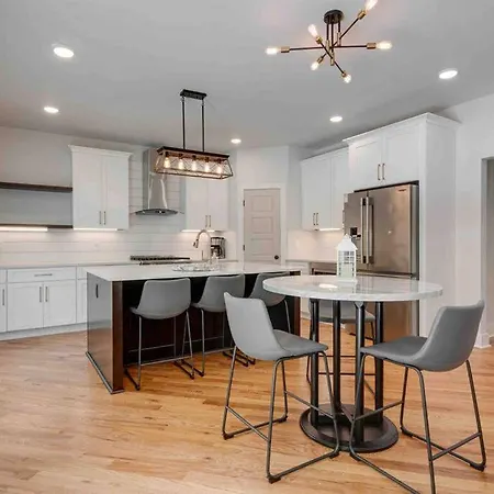 Luxurious In The Heart Of Downtown Nashville