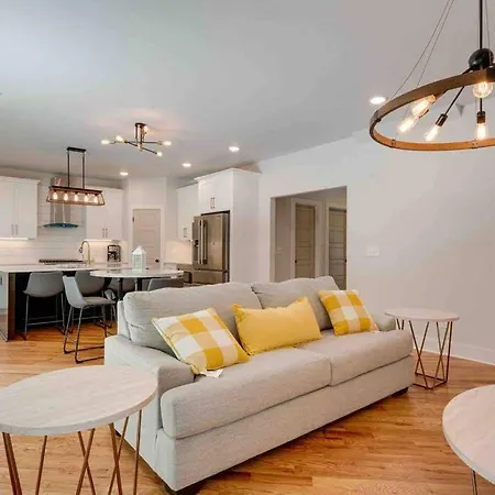 Holiday home Luxurious In The Heart Of Downtown *
